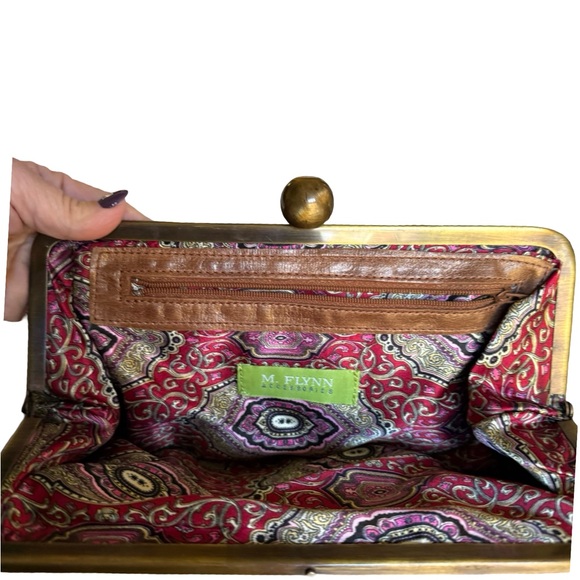 Vintage M. Flynn Brown Leather Clutch with Kiss Closure